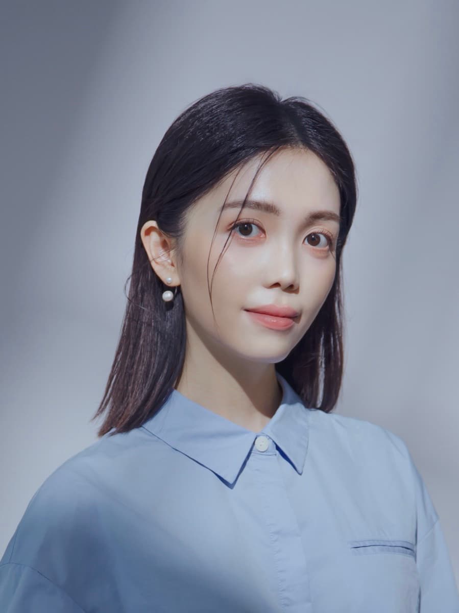 Portrait of Christy Yao.